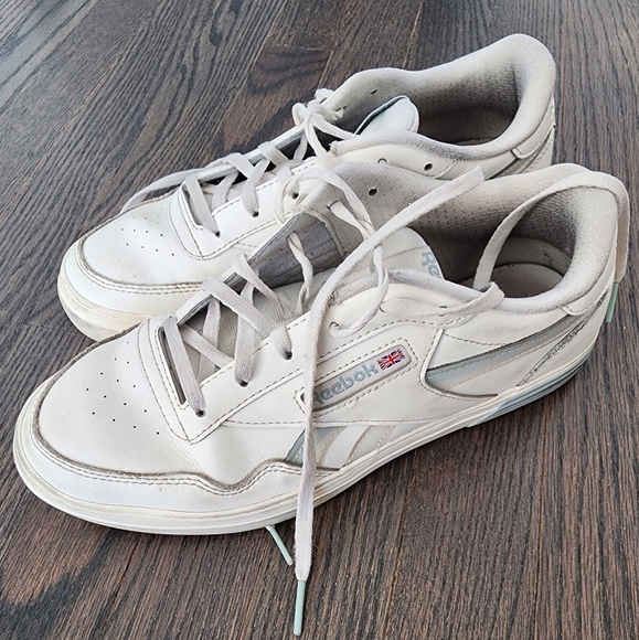 Reebok size 9 - Picture 3 of 3